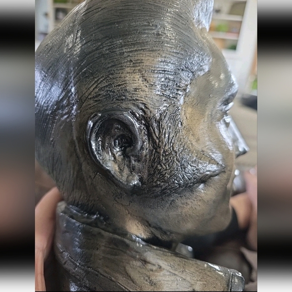 Elvis Presley Bronze Bust Ceramic Head Bust King Of Rock Decor Collectable 50s - Picture 4 of 13